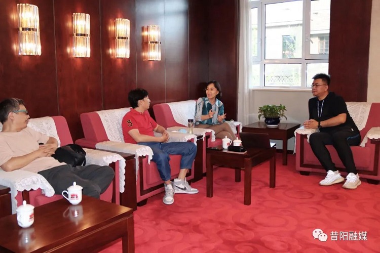 黃亞平與華影文旅集團(tuán)策劃團(tuán)隊(duì)會(huì)談 共謀戶外運(yùn)動(dòng)文旅新藍(lán)圖