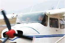 金正恩試駕國產飛機”，大贊發動機